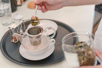 Preparing medicinal plants for phytotherapy and health promotion on table