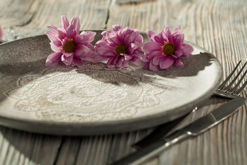 Fototapeta na wymiar Edible flowers on plate and free space for your decoration 