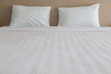 Fototapeta na wymiar Beautiful white clean and modern bedroom