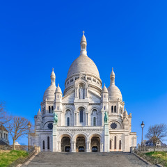 Fototapeta na wymiar Paris, basilica Sacre-Coeur, touristic monument in blue sky 