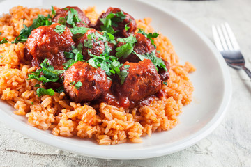 Meatballs with red rice