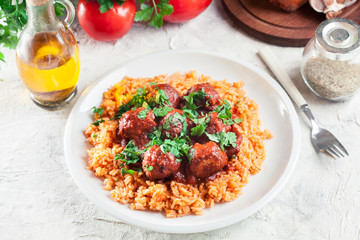 Meatballs with red rice