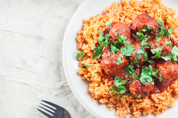 Meatballs with red rice