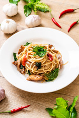 stir-fried spaghetti with chicken and basil