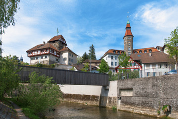 Schloss Frauenfeld mit Brücke im Vordergrund