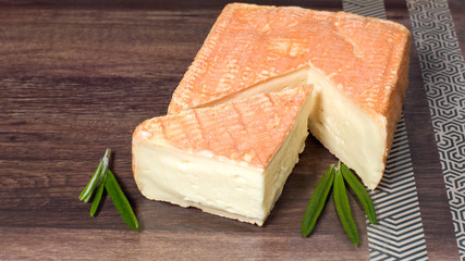 fromage Maroilles coupé