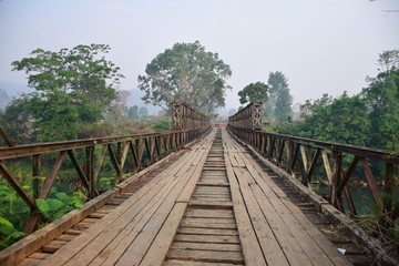 Fototapeta na wymiar The old bridge in Shan state