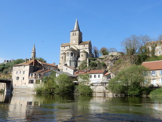 Fototapeta na wymiar La Gartempe à Montmorillon, Vienne, Poitou, France