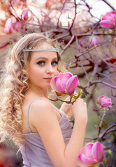 Fototapeta premium girl and magnolia in the garden
