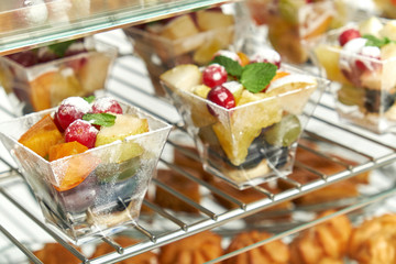 Showcase fridge for catering with cooked food