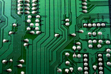 Composant électonique et circuit informatique de carte mère