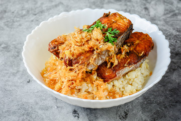 Deep fried sliced Pangasius fish with garlic, served with brown rice.