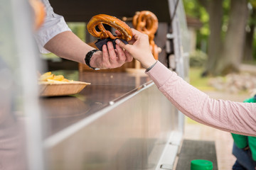 Kauf einer Brezel