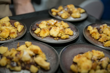 Tablett mit Catering / Wiener Kaiserschmarrn