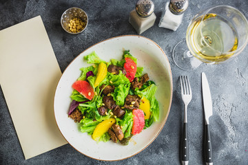 Salad with citrus, lettuce and grilled chicken liver