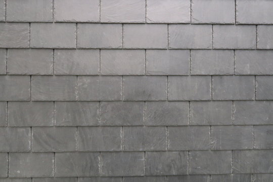 Tuiles en ardoise grise (d&eacute;tail de toit)