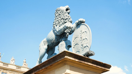 Lion statue, Neues Schloss behind the fountain, domicile of the Ministry of Finance, palace in...