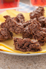 Chocolate corn flake cakes a simple party cake recipe for children to make