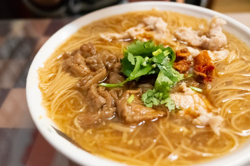thin noodles with pork intestine