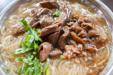 thin noodles with pork intestine