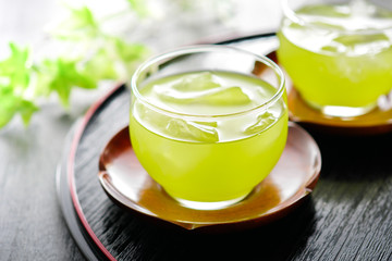 冷たい緑茶