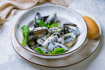 mussels in blue cheese sauce