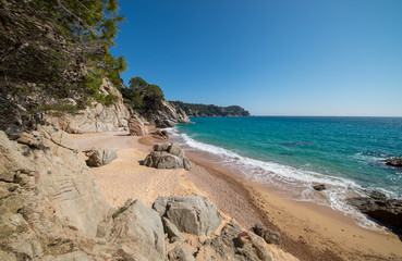 The creek llorell by the way of round, Tossa de mar