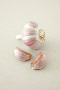 Galic bulb and cloves