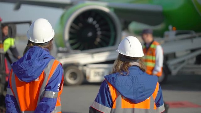 Airport Employee Staff Supervisor. Airport Airplane Aircraft Airline, Technical Staff Maintenance Ground. Preparing Airplane For Departure Aircraft Service Worker Runway Quality Control Flight Safety