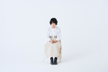 若い女性　ライフスタイル　白背景