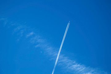 Fototapeta premium airplane in the blue sky