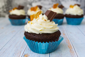 Chocolate cupcakes with vanilla butter frosting and golden crumbs, chocolate, and lemon. There is a memo for the text.