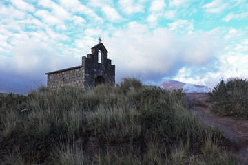 Fototapeta na wymiar Capilla en la Cuesta del Obispo, camino a Cachi, Salta, Argentina