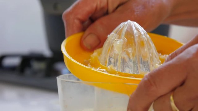 Removing the pulp tray from a citrus juicer after squeezing lemon juice