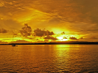 Naklejka premium Golden coastal cloudy sunrise seascape.