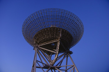 The observatory in the evening,The silhouette of a radio telesco