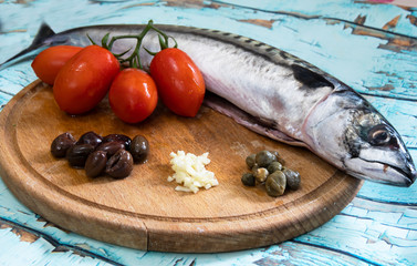 Fresh mackerel with tomatoes and capers