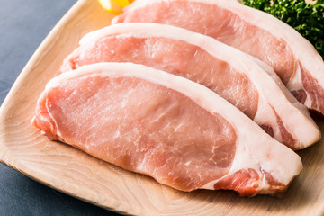 豚ロース　切身　Pork loin thick cut fillet