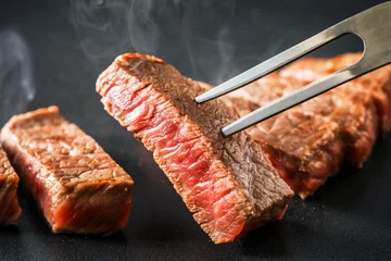 Rolgordijnen 黒毛和牛　モモステーキ　Japanese beef steak on grill plate © Nishihama