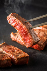 黒毛和牛　モモステーキ　Japanese beef steak on grill plate