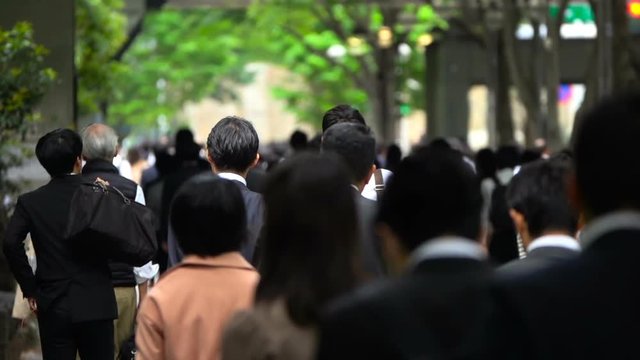 東京　新宿　ビジネス街　朝　通勤風景　春 スーパースロー　240fps 8倍速
