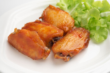 Close up deep-fried chicken wings with sweet source