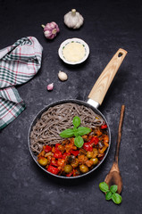 Buckwheat noodles with vegetables