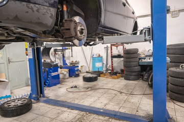 Repair and check car in repair shop. An experienced technician repairs the faulty part of the car. I change tires