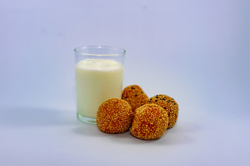 Milk for drinking fried dough