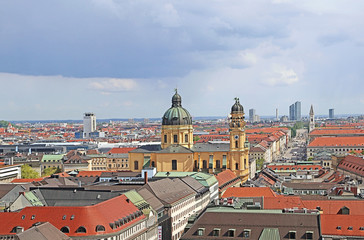 Fototapeta na wymiar Panoramic view of Munich with the yellow domes of the Theatiner church