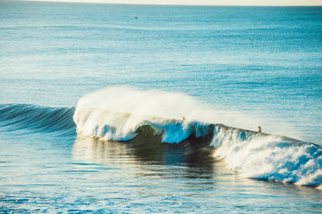 Naklejka premium Surfers and Waves at Bells Beach, Australia