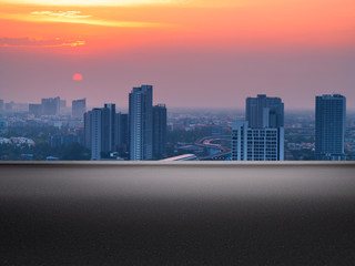 Fototapeta premium Rooftop overlooking the city in the evening