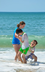 Naklejka premium happy children on the beach