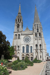 Fototapeta na wymiar notre-dame cathedral in chartres (france)